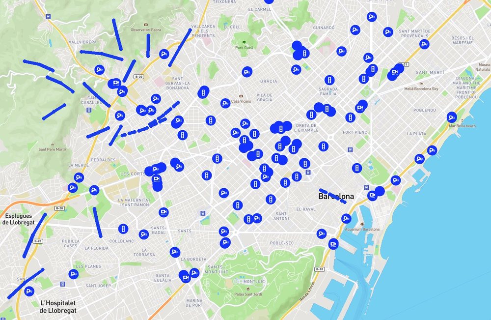 Mapa de Barcelona con radares fijos y de tramo como pins y radares móviles como líneas azules